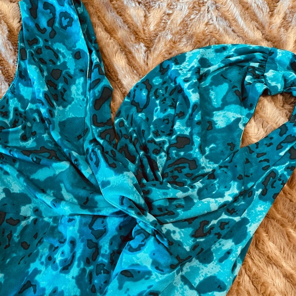 EUC Coldwater Creek dress size P4 Teal abstract design, v neck, sleeveless - Picture 4 of 6